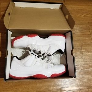 Jordan 11 Retro Low White Red (2012)
